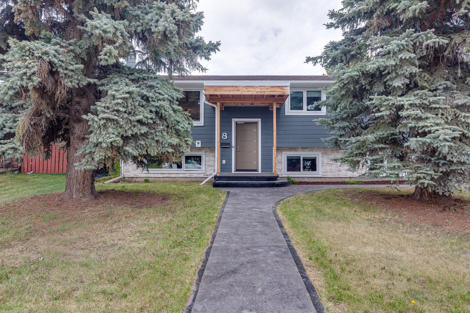 8 Nielsen Close — photo 1
