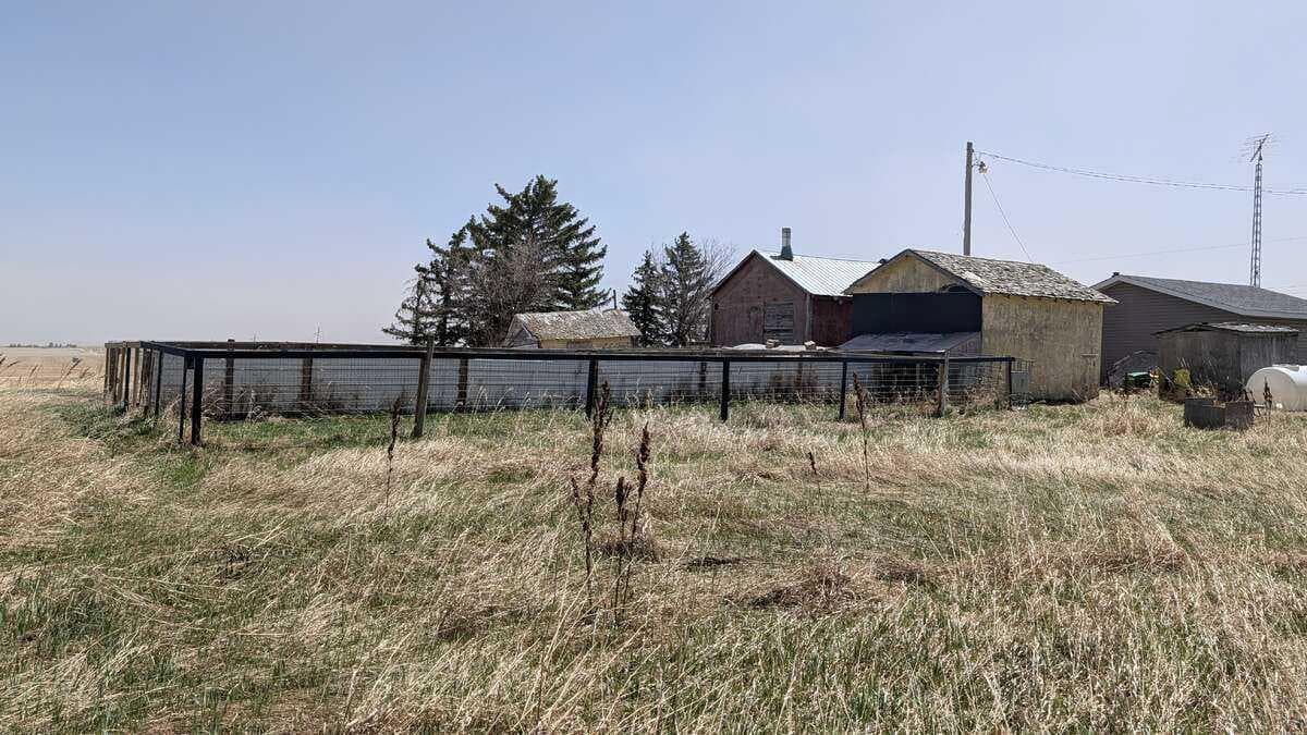 224074 Twp Rd 322 — photo 3