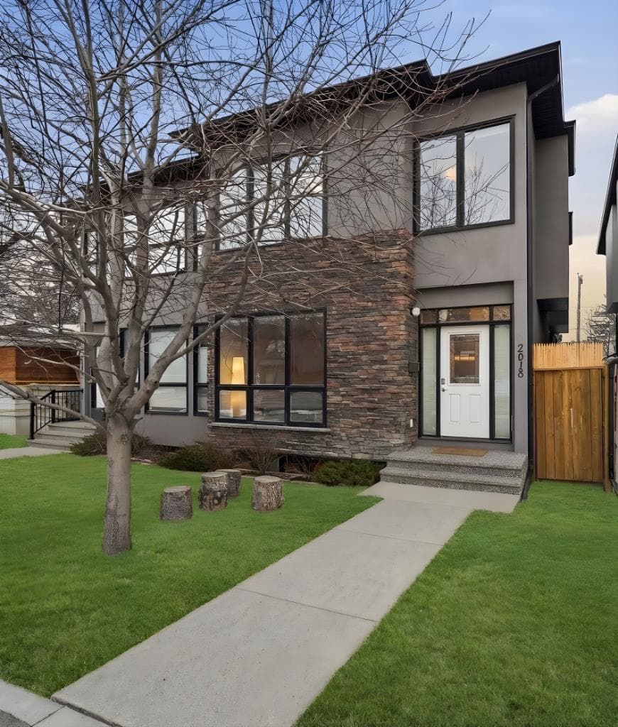 2018 37 Street SW — photo 1