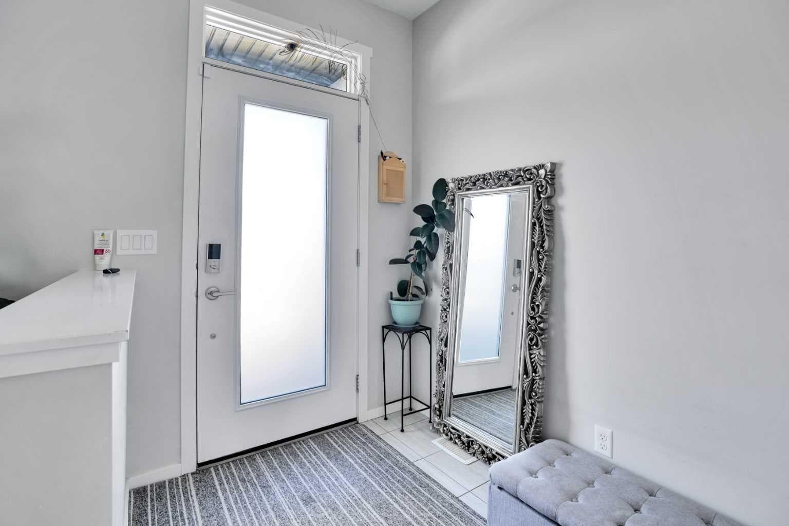 215 Savanna Parade NE — photo 2