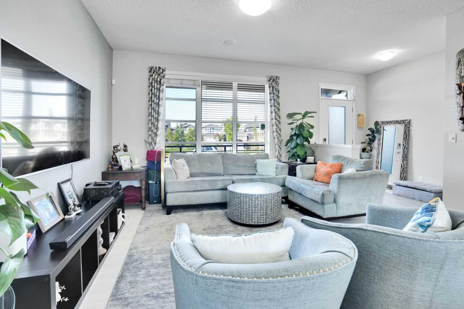 215 Savanna Parade NE — photo 4