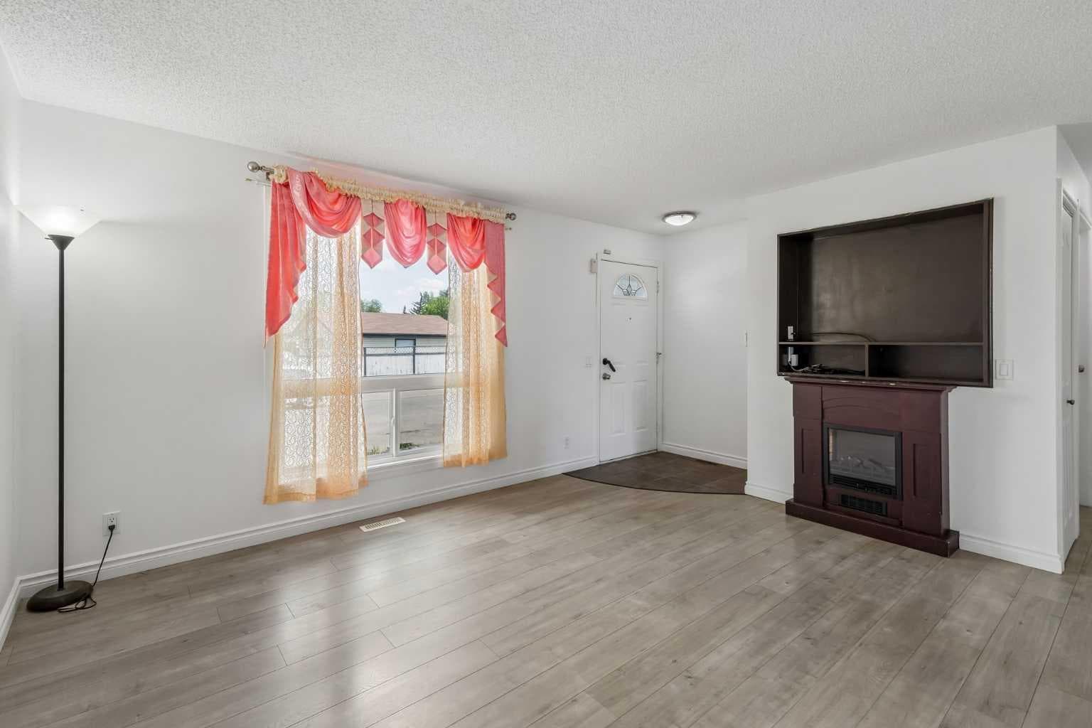 83 Appletree Close SE — photo 4