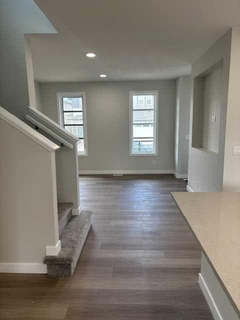 619 Savanna Crescent NE — photo 2