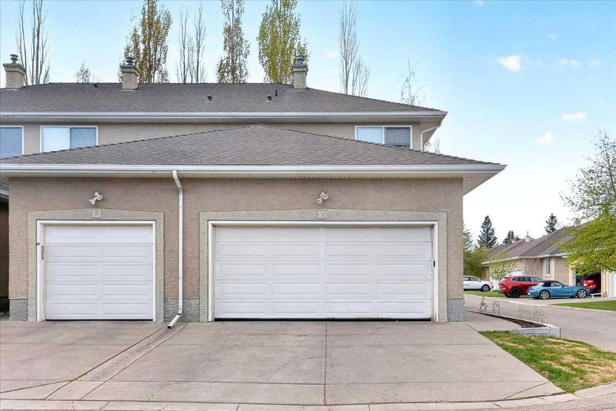 15 Cedarview Mews SW — photo 2