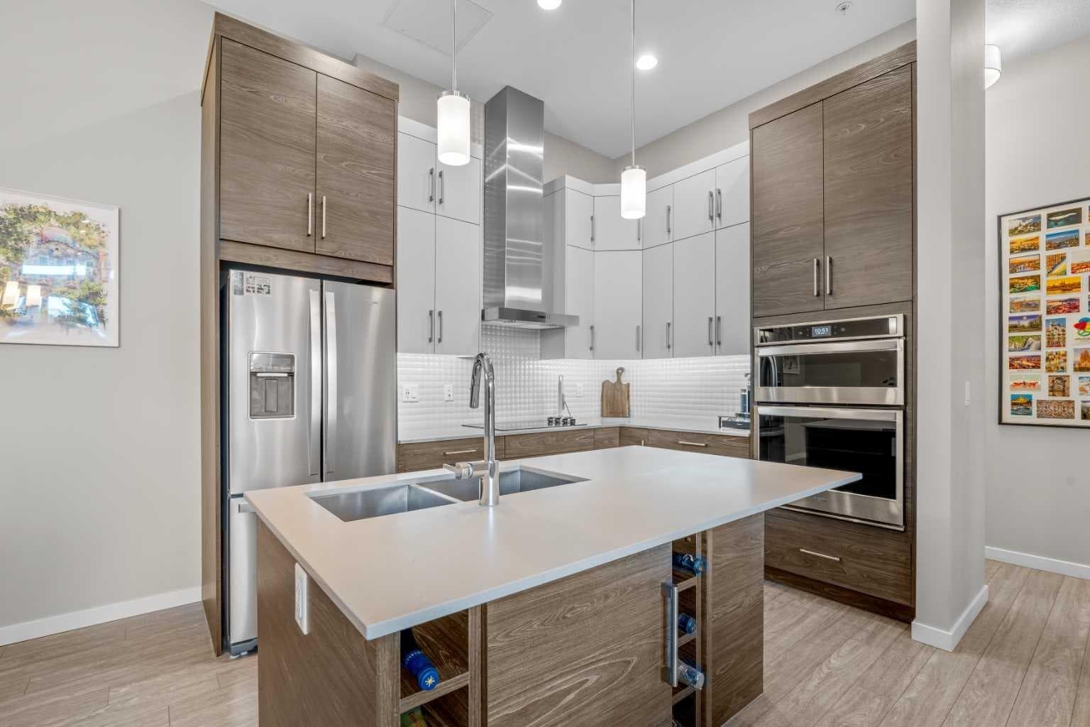 124 Mahogany Centre SE — photo 2