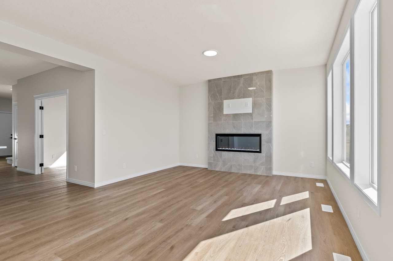 127 Corner Glen Grove NE — photo 3