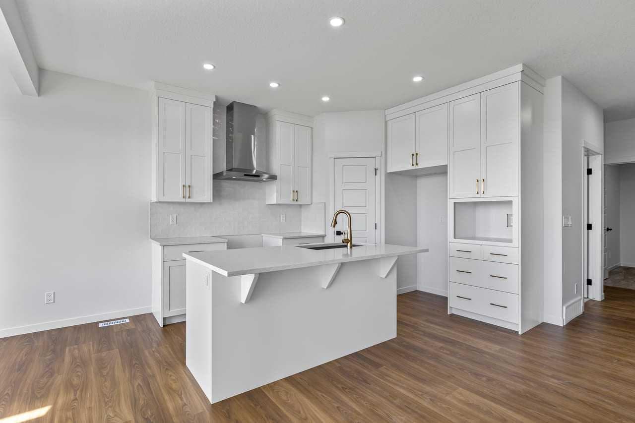 131 Corner Glen Grove NE — photo 1