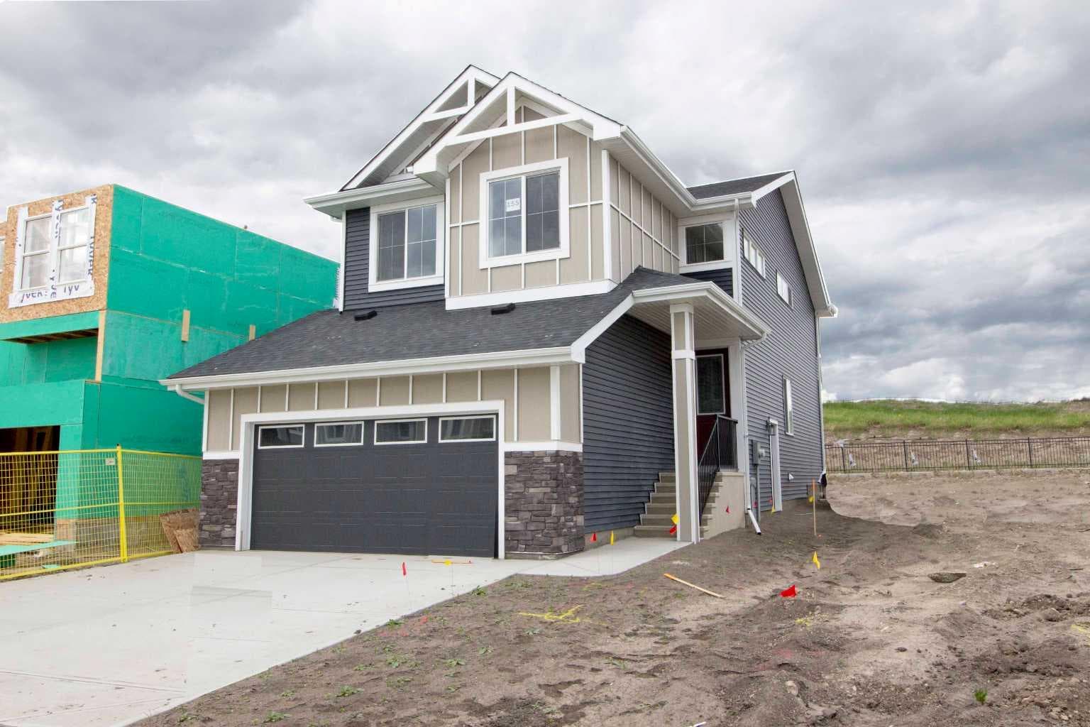 155 Sundown Crescent — photo 2