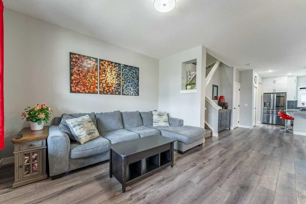 110 Hillcrest Close SW — photo 5