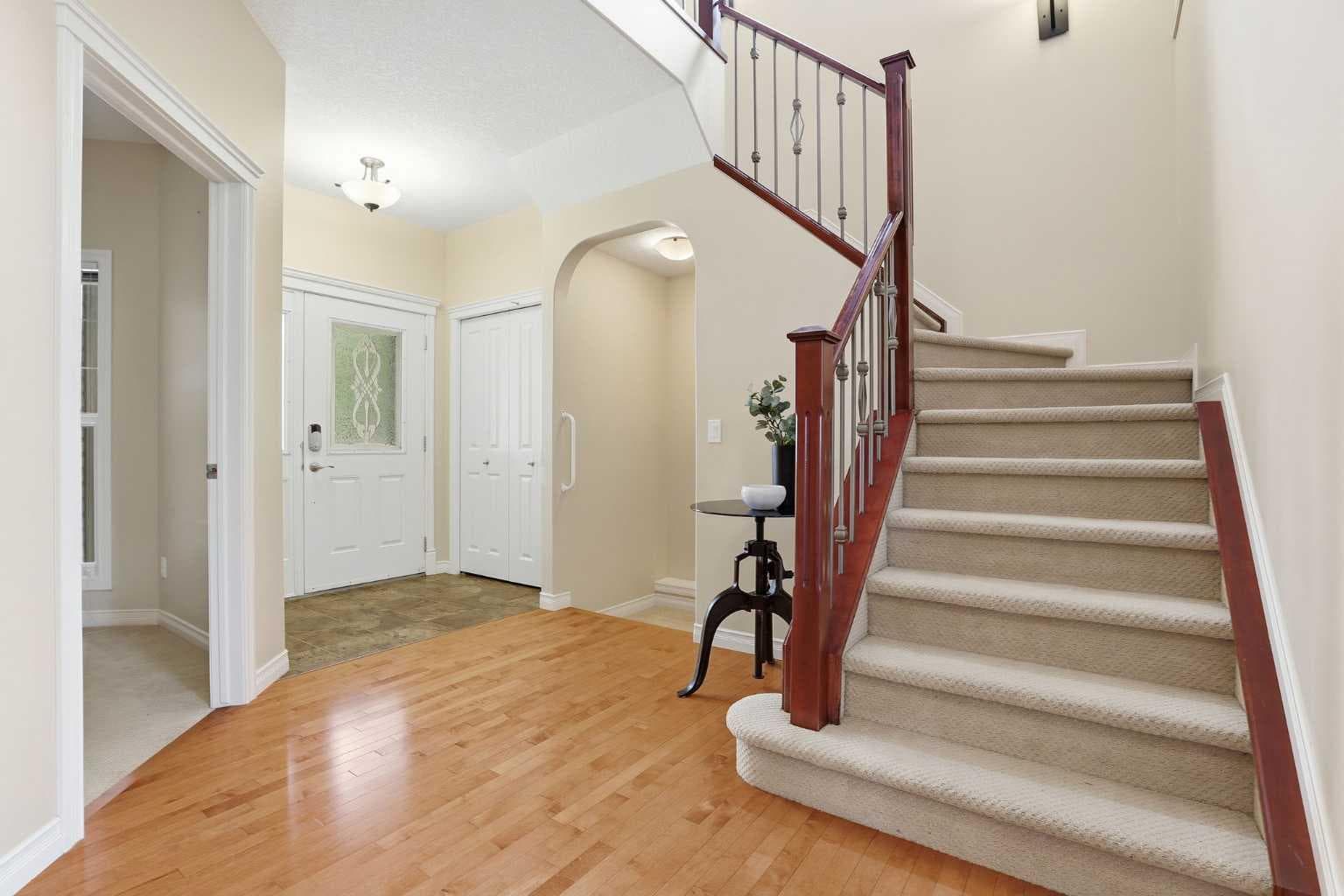 18 Drake Landing Crescent — photo 3
