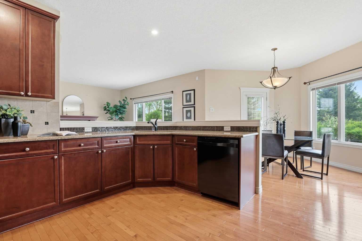 18 Drake Landing Crescent — photo 5
