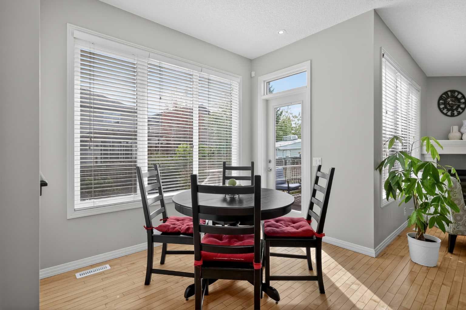 125 Cranleigh Park SE — photo 3