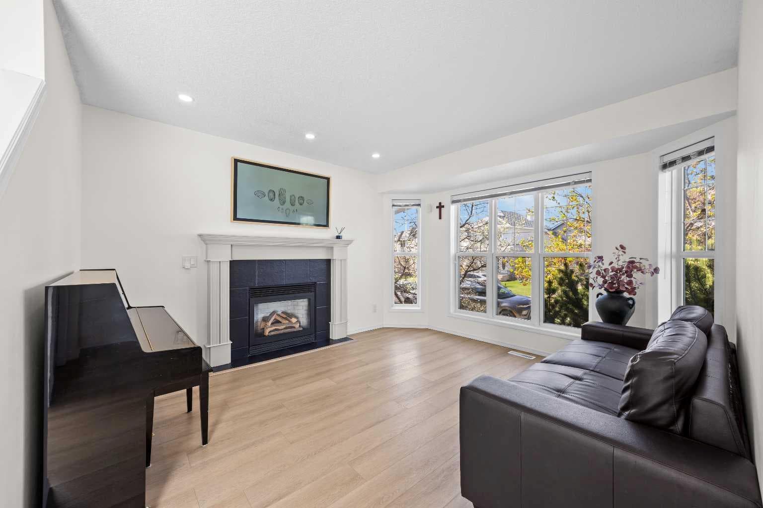 176 Arbour Grove Close NW — photo 5