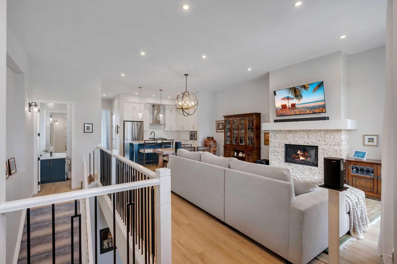 541 Marine Drive SE — photo 3