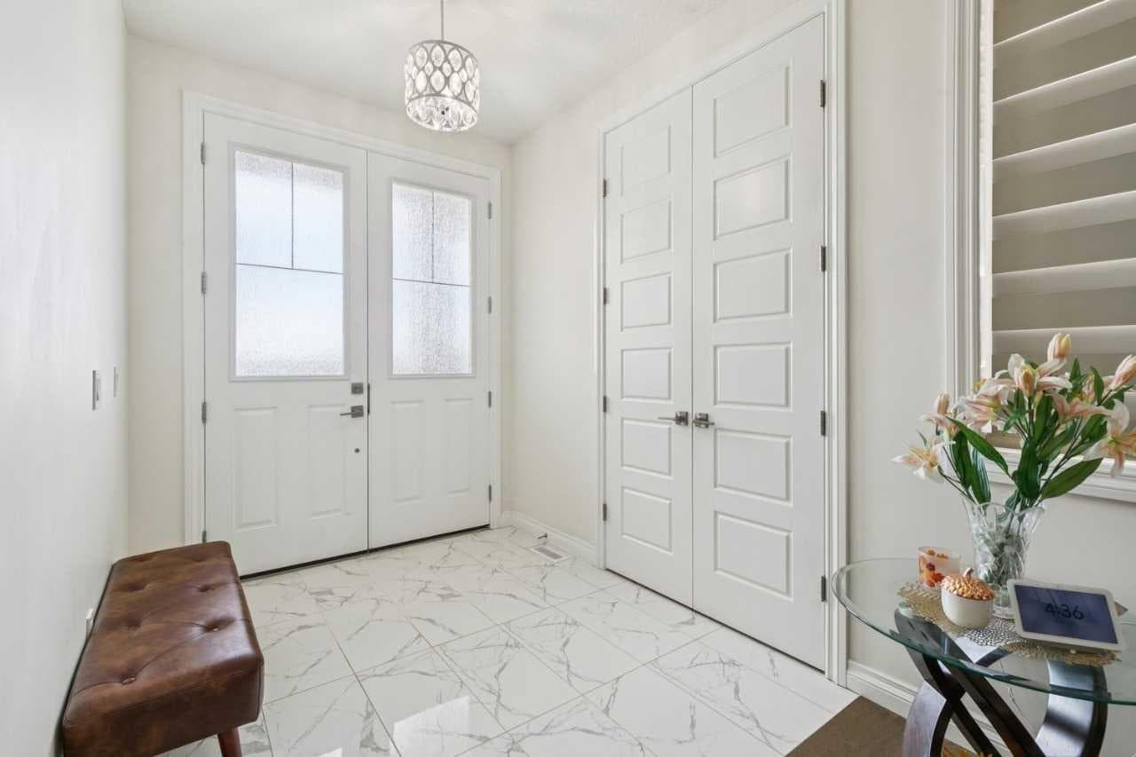 375 Corner Meadows Avenue NE — photo 4