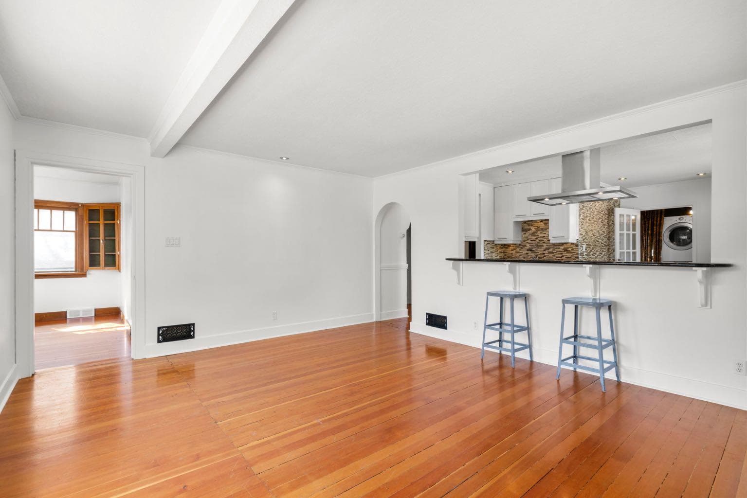 1404 18 Avenue NW — photo 4