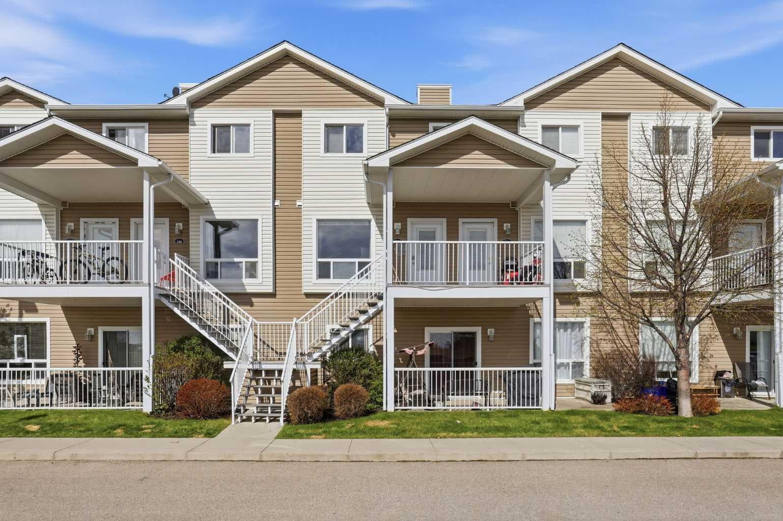 Row/Townhouse in Sunrise Meadows