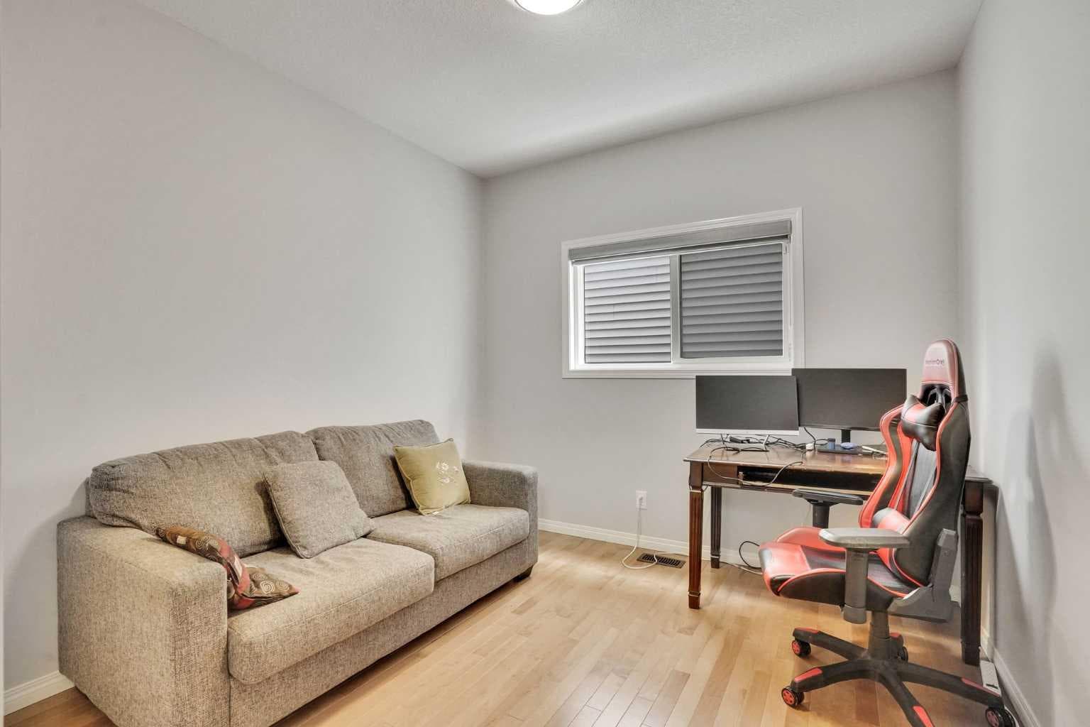 148 Savanna Close NE — photo 4