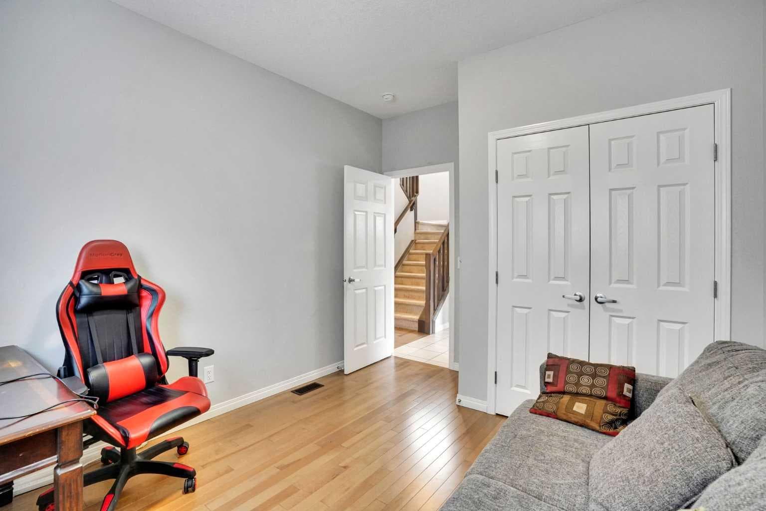 148 Savanna Close NE — photo 5