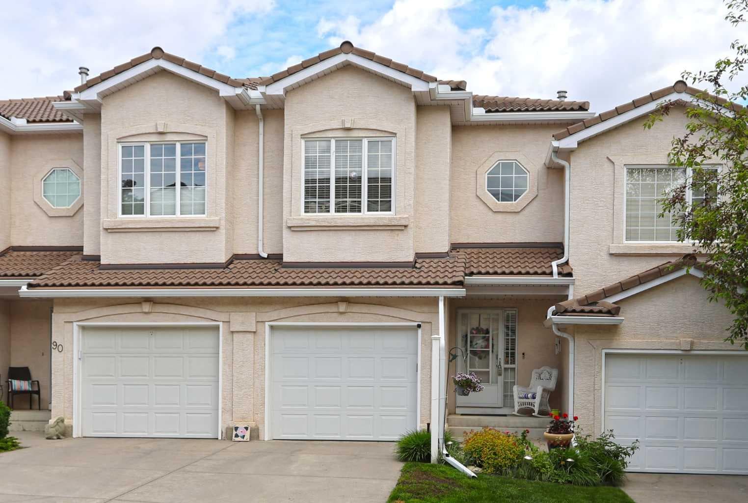 92 Hamptons Link NW — photo 1