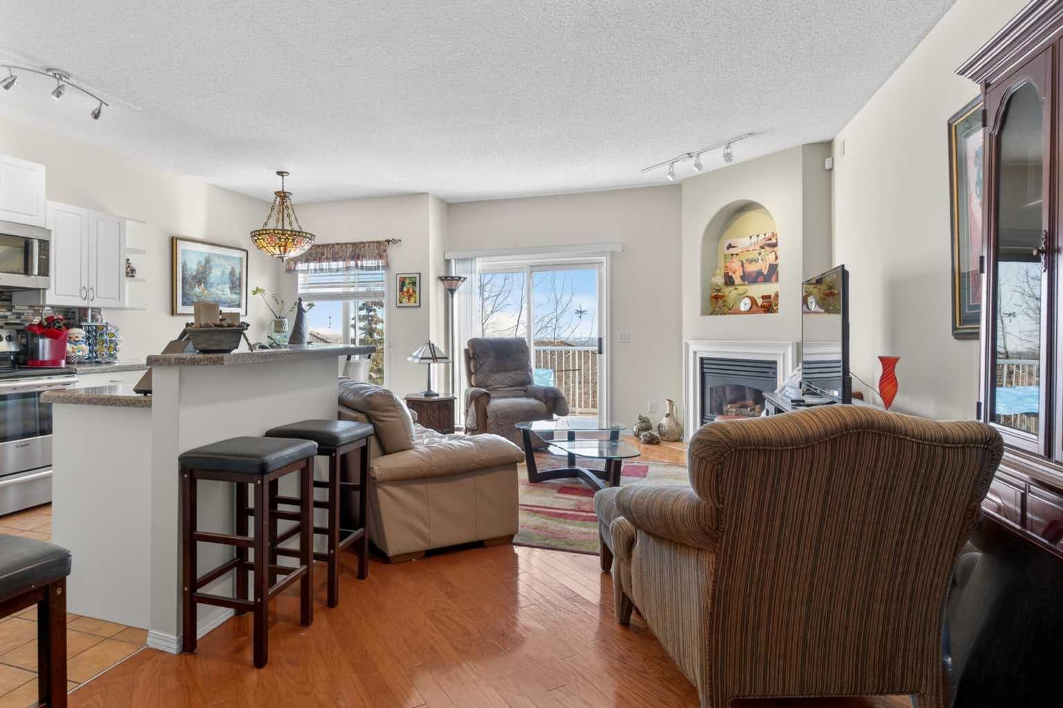 92 Hamptons Link NW — photo 2