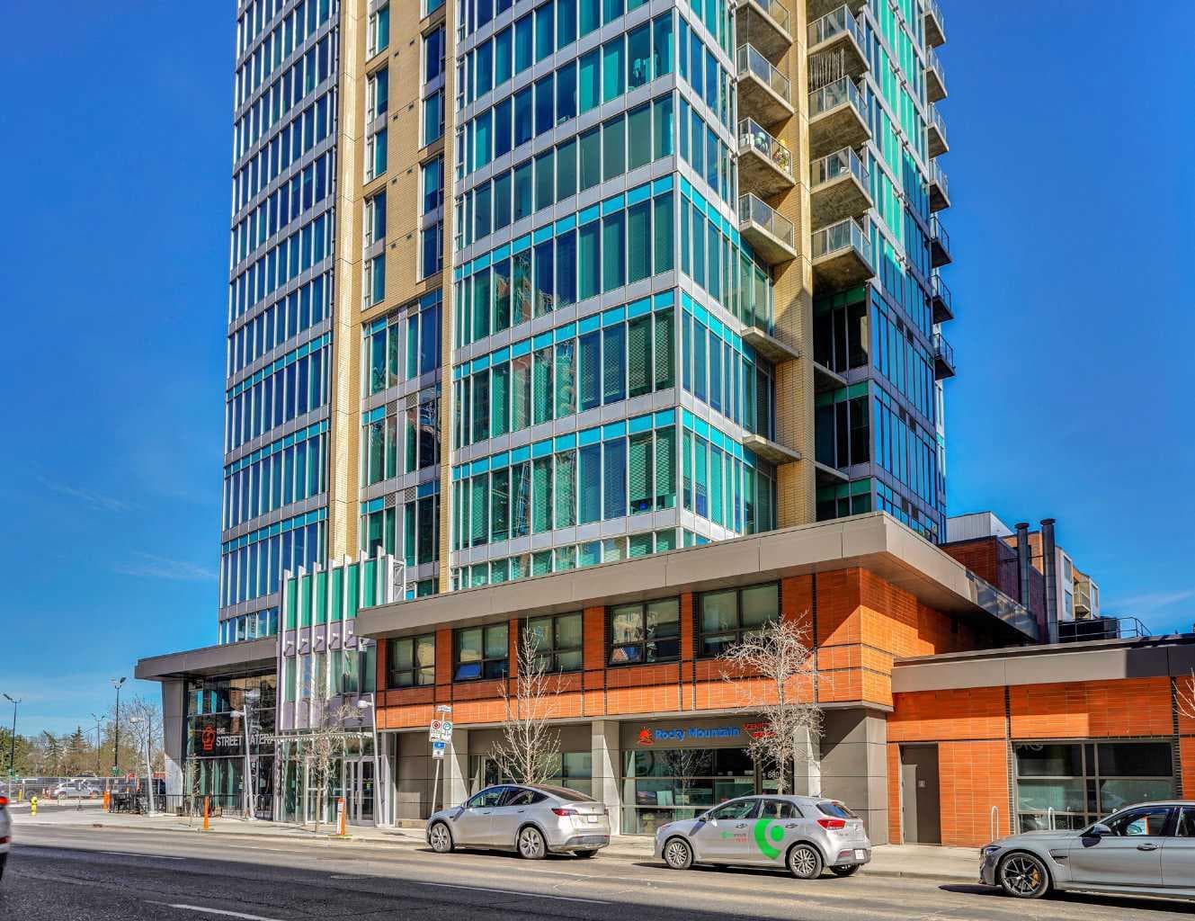880 4 Avenue SW — photo 4