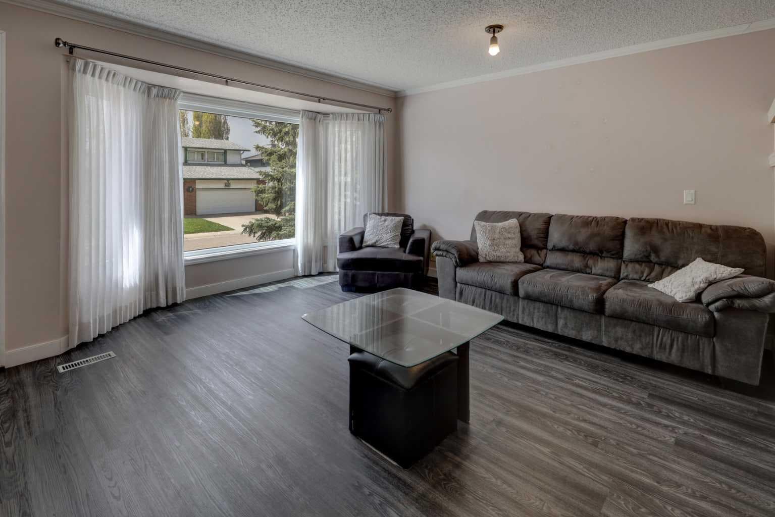 36 Hawksley Crescent NW — photo 4