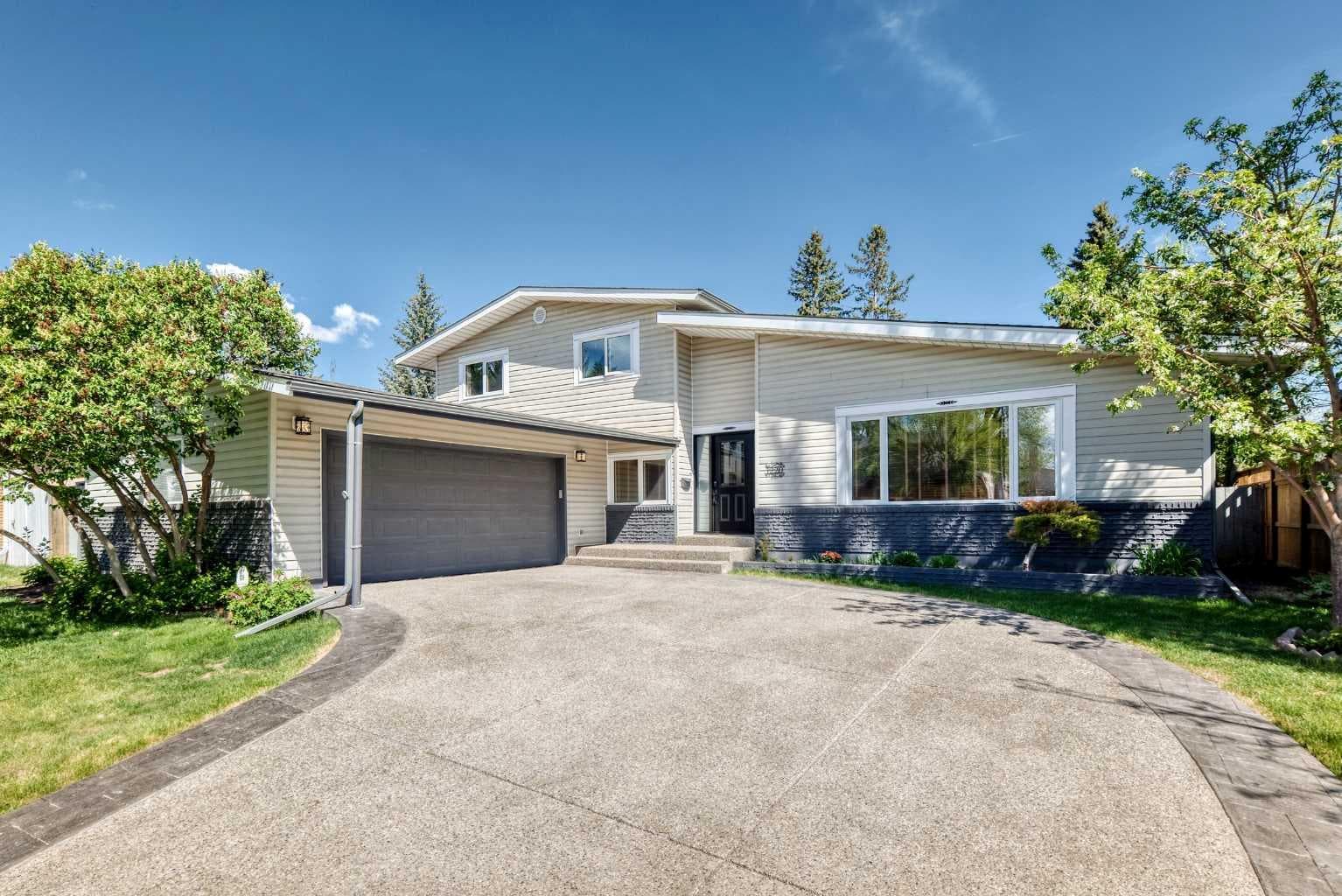 1220 73 Avenue SW — photo 1