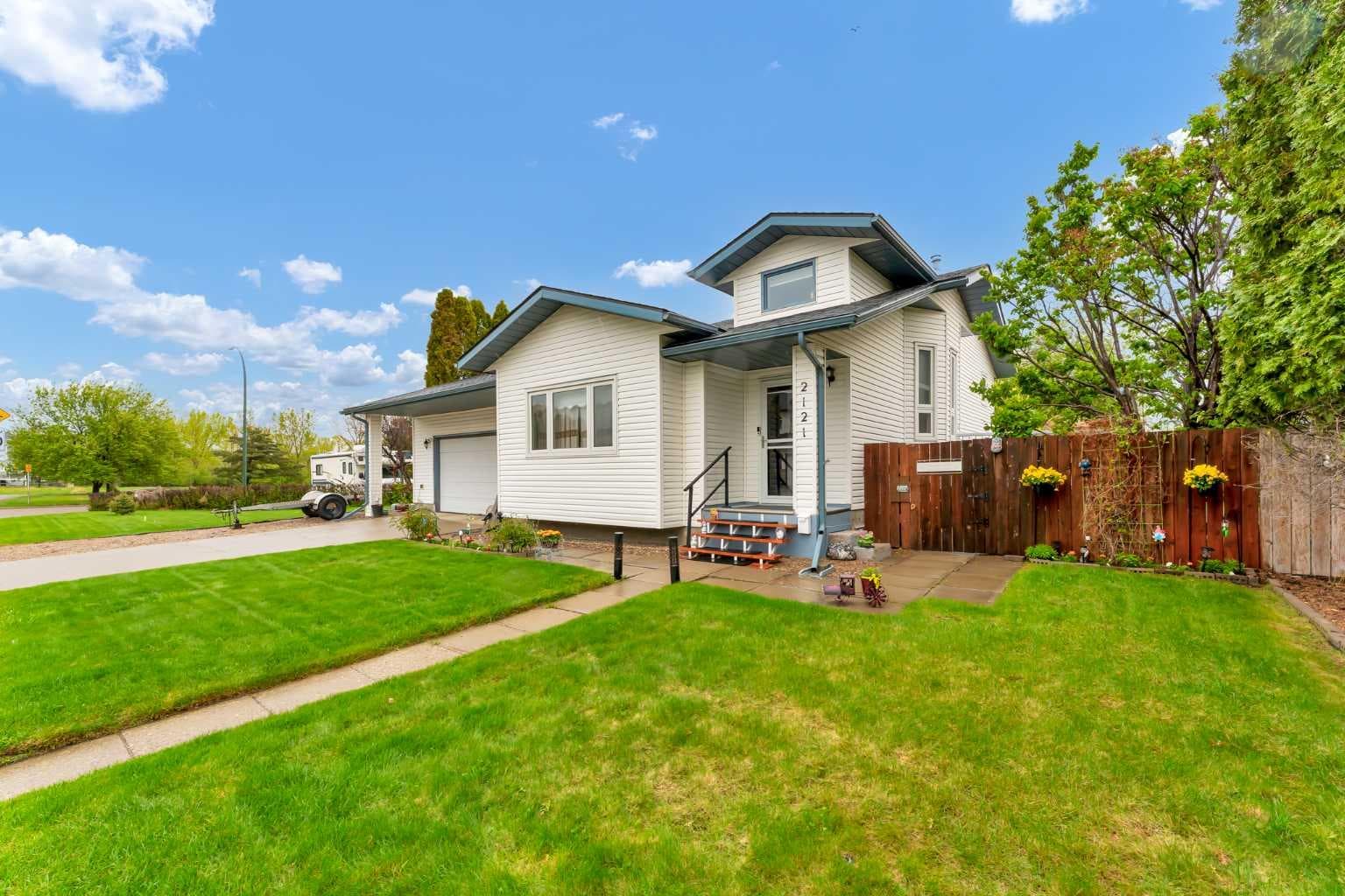 2121 Hull Way NE — photo 1