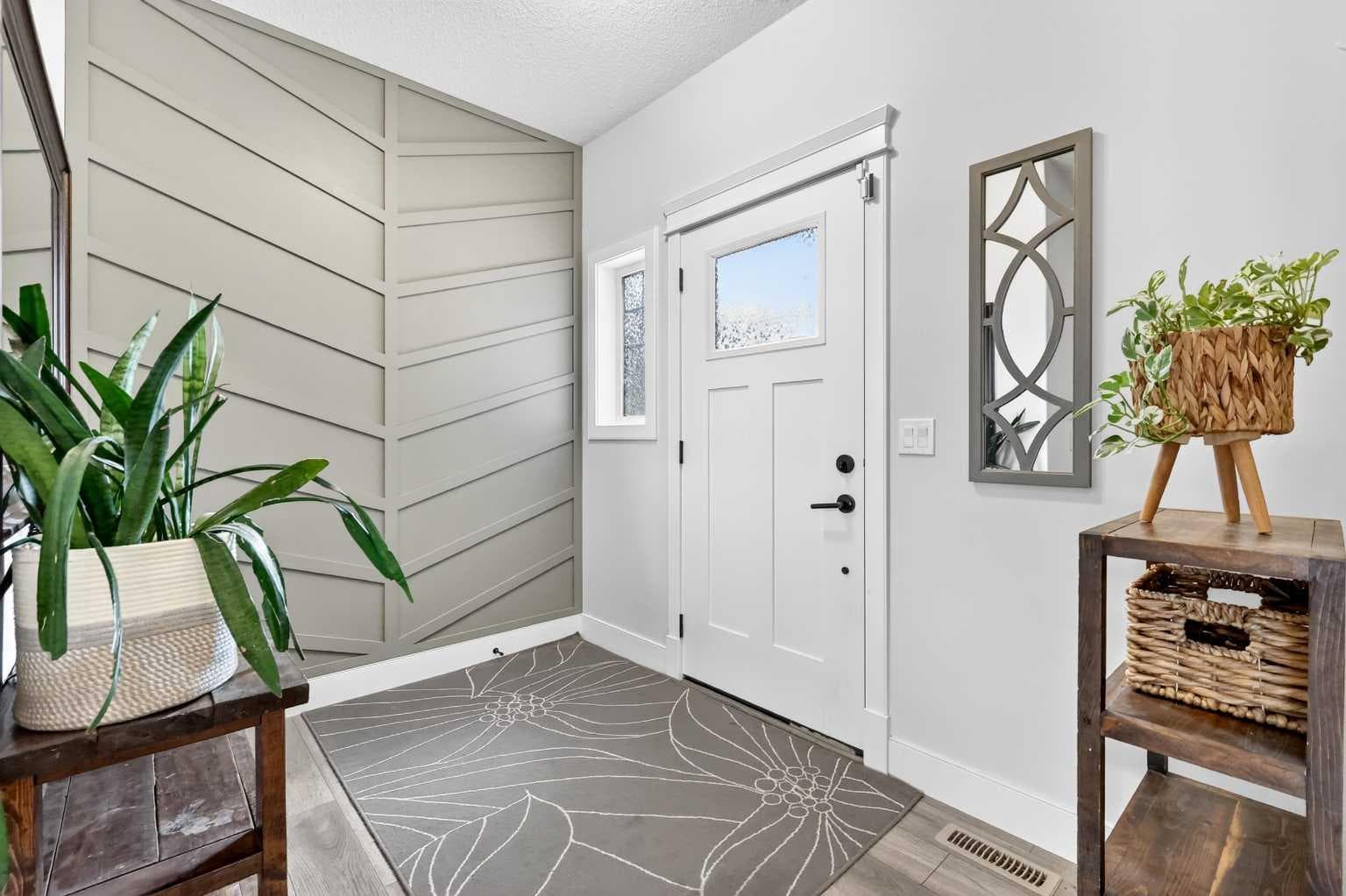 652 Reynolds Crescent SW — photo 2