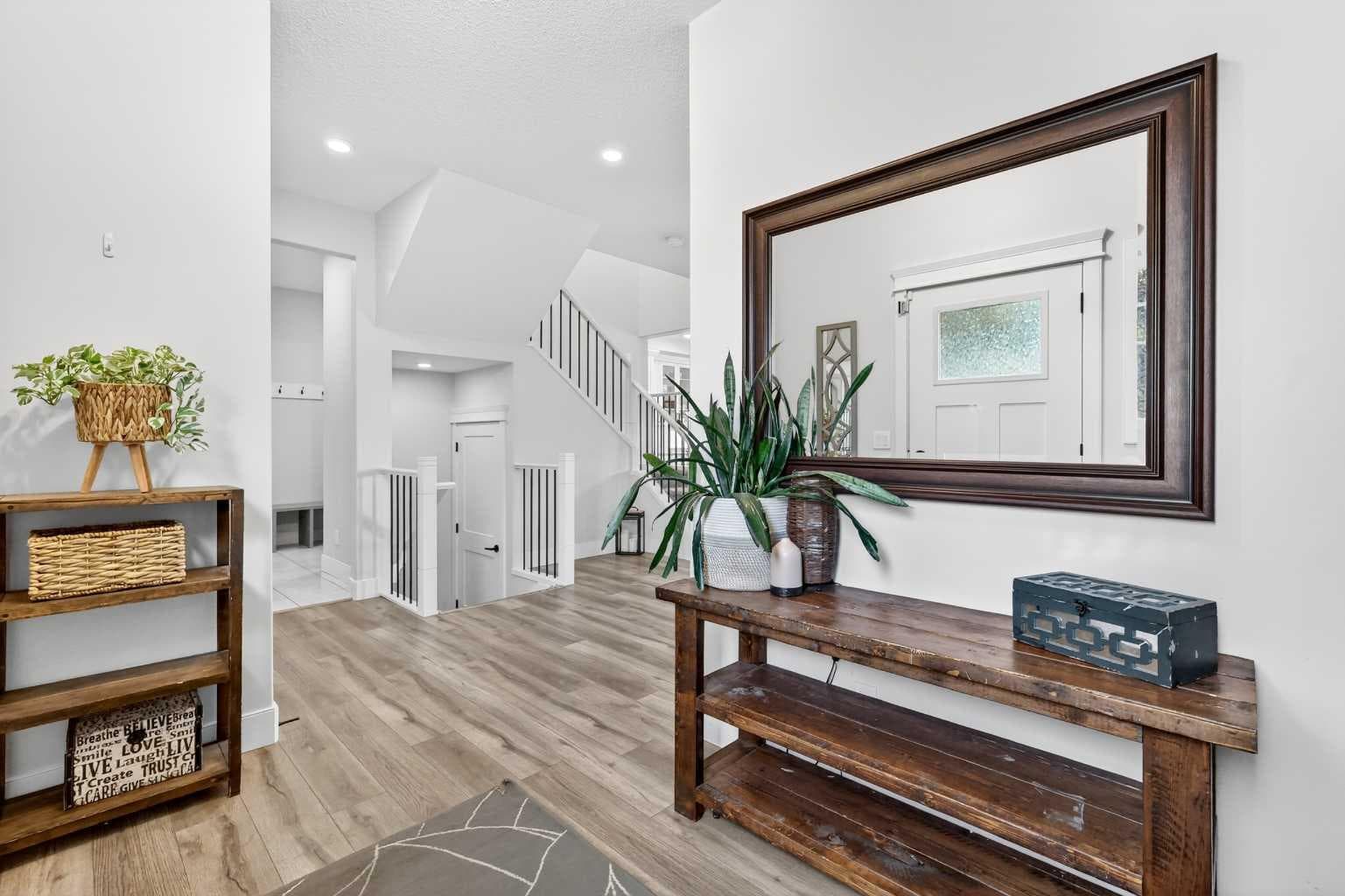 652 Reynolds Crescent SW — photo 3