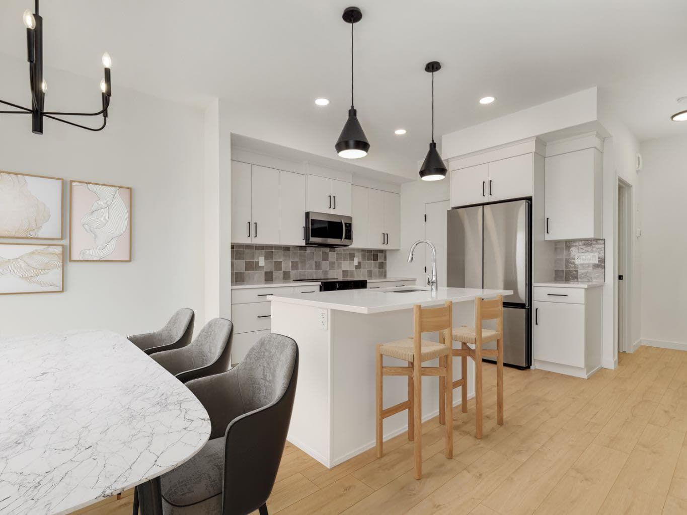 554 Malahat Green W — photo 1