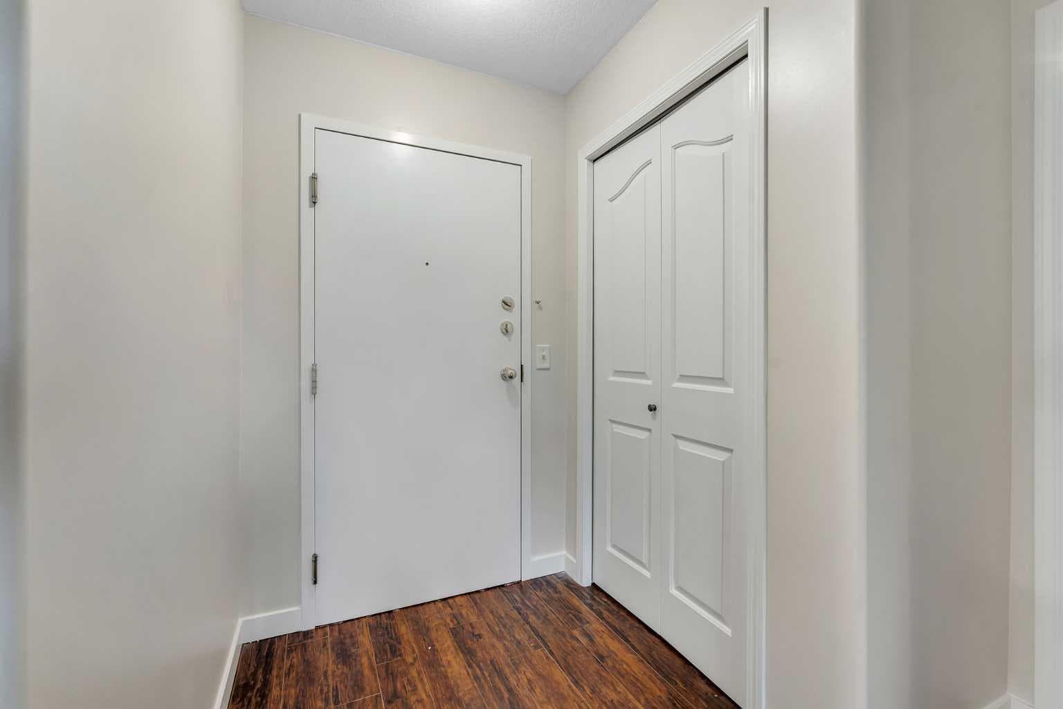 307, 1307 Valleyview Park SE — photo 4