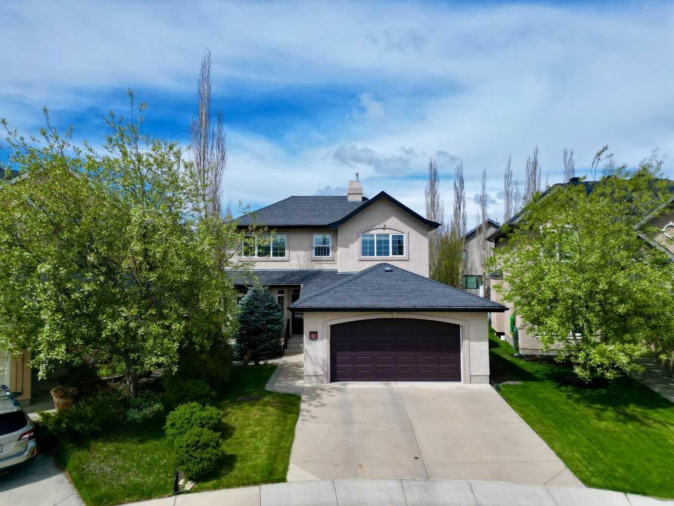 11 Tuscany Glen Green NW — photo 1