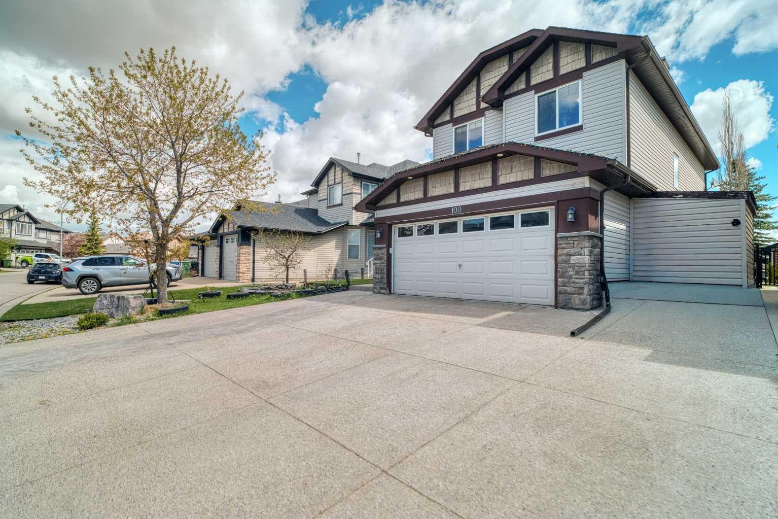100 Royal Birch Crescent NW — photo 2