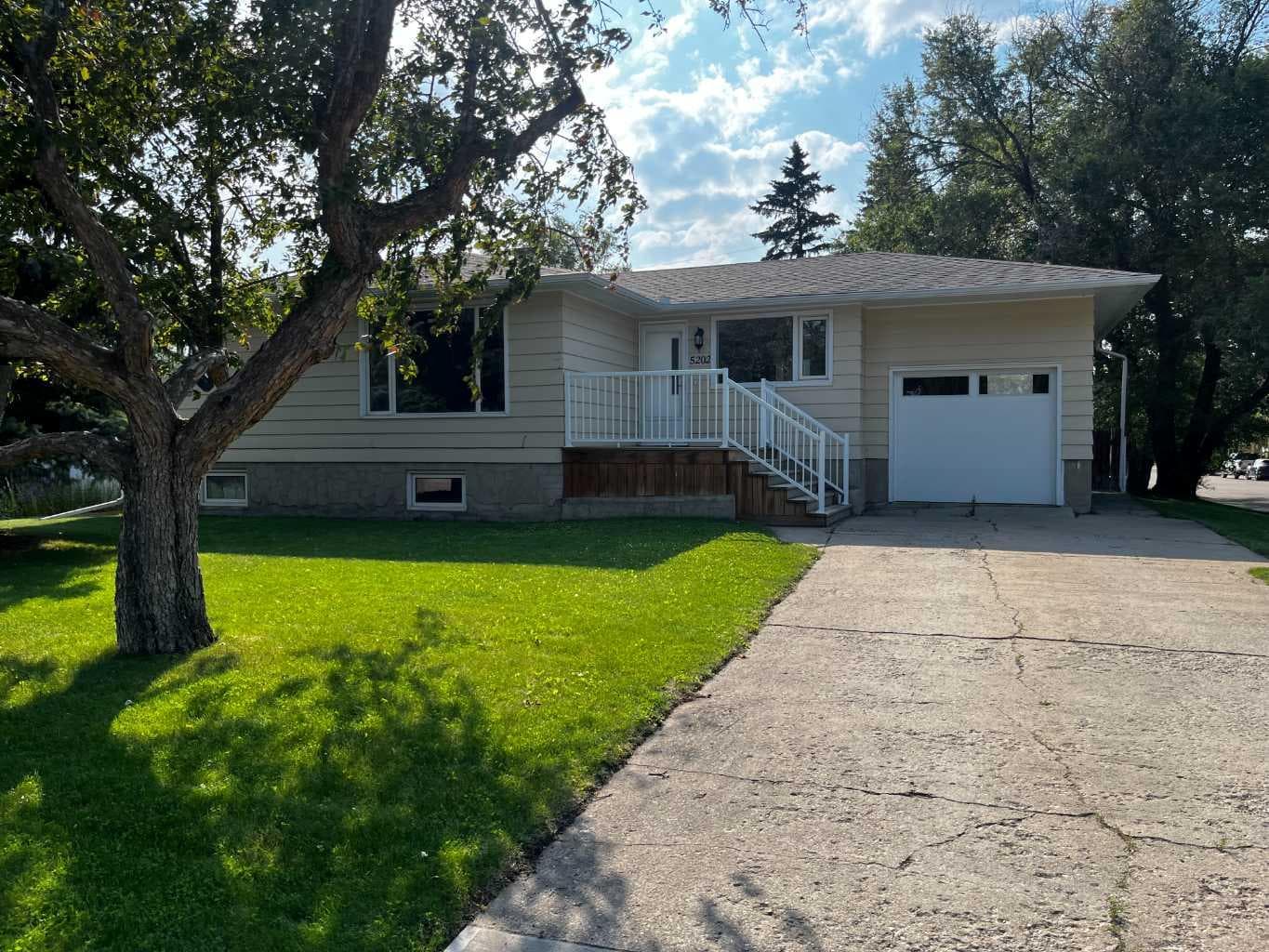 5202 56 Avenue — photo 2