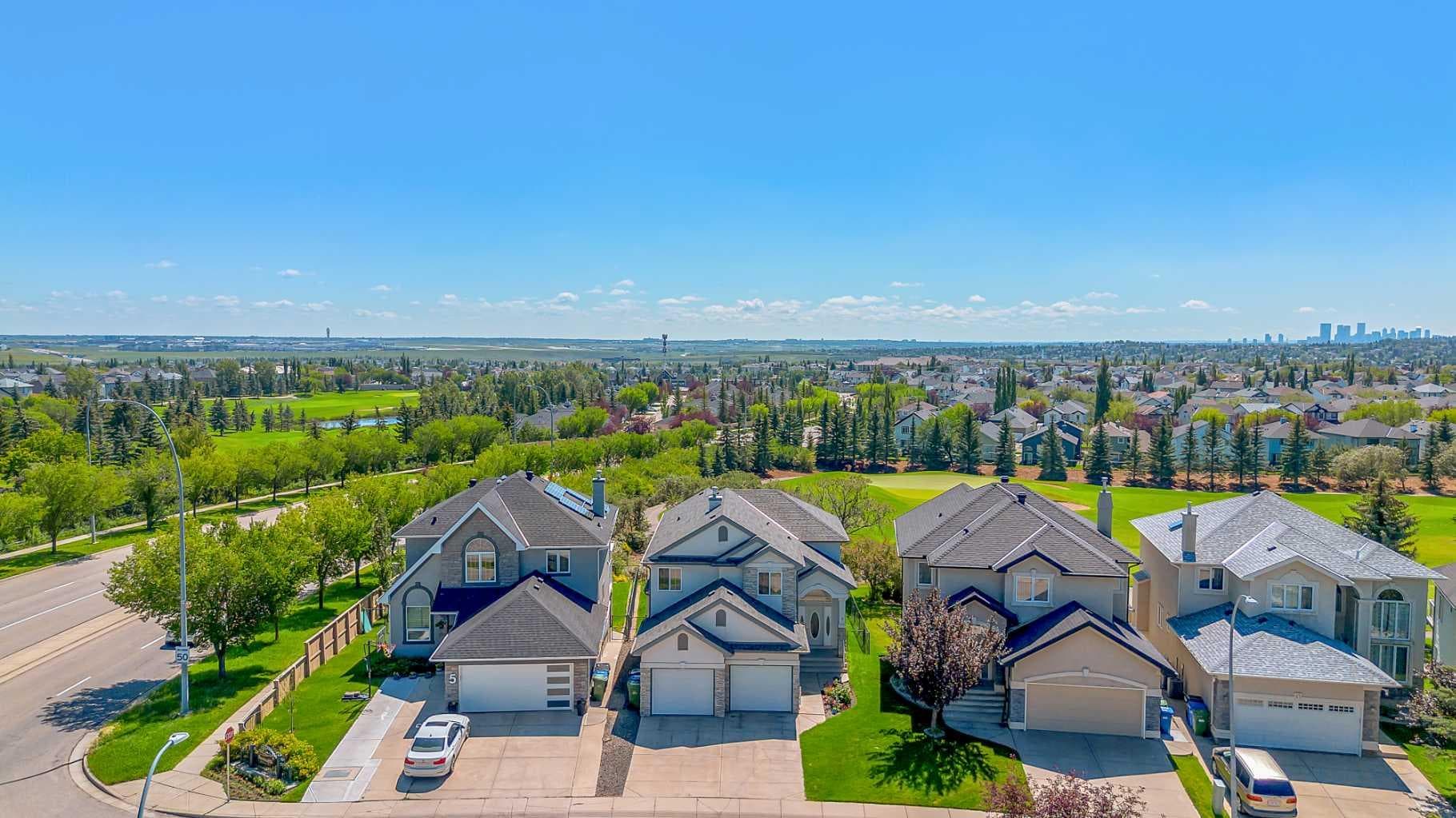 9 Panorama Hills Manor NW — photo 1