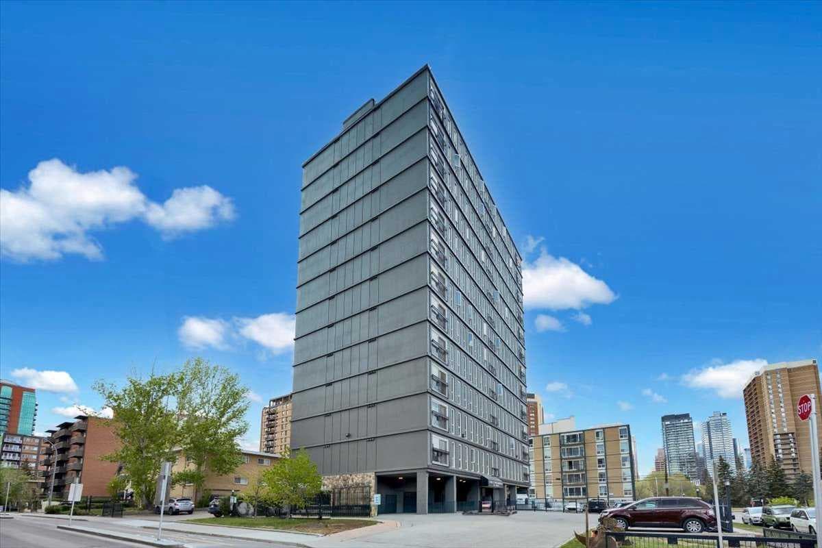 704, 706 15 Avenue SW — photo 1
