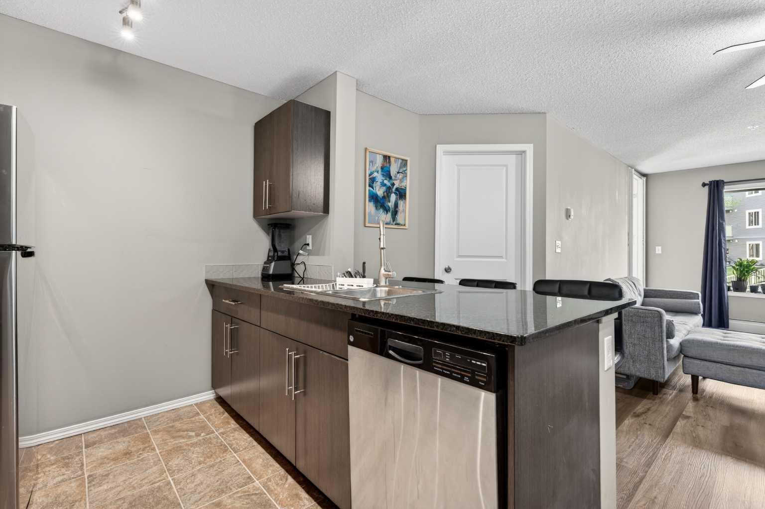 9103, 403 Mackenzie Way SW — photo 3