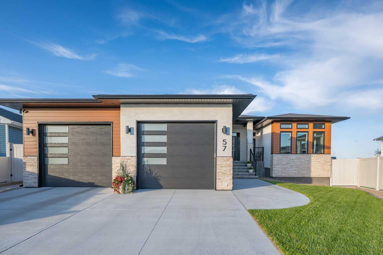 57 Hamptons Gate SE — photo 1