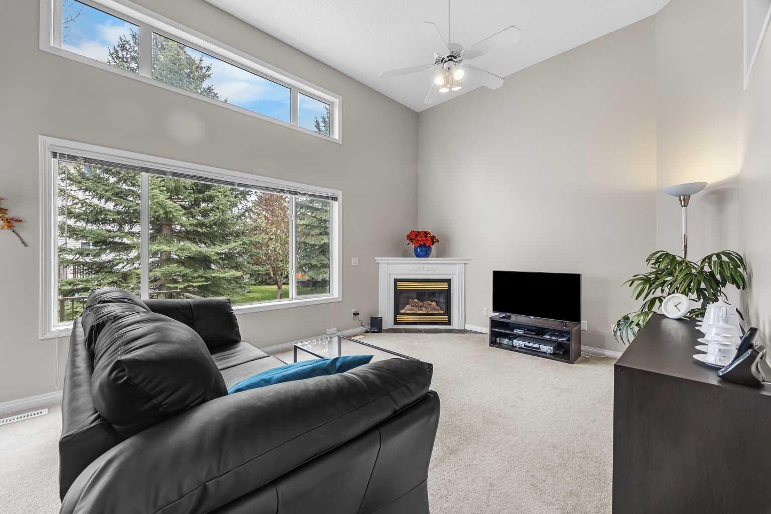 33 Country Hills Cove NW — photo 2