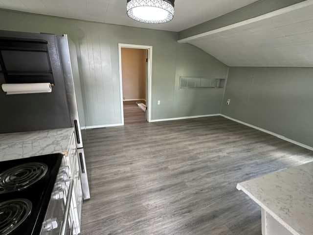 320 Railway Avenue W — photo 4