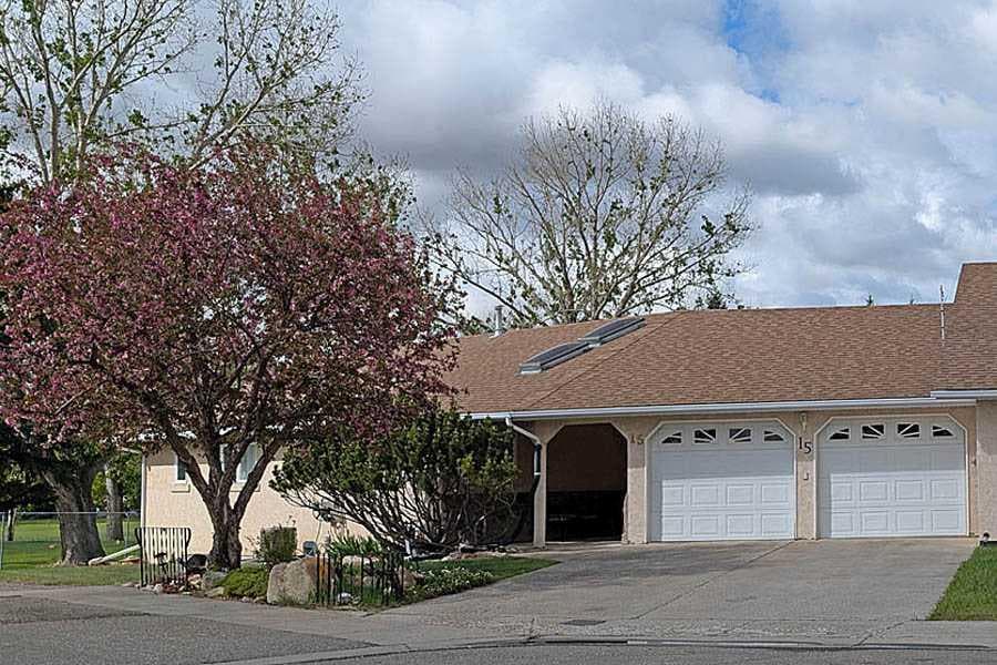 15 Chinook Crescent W — photo 1