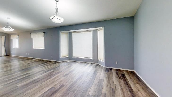 15 Chinook Crescent W — photo 4