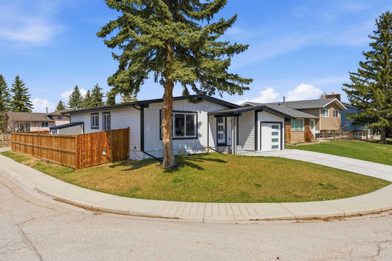 428 Queen Anne Way SE — photo 1