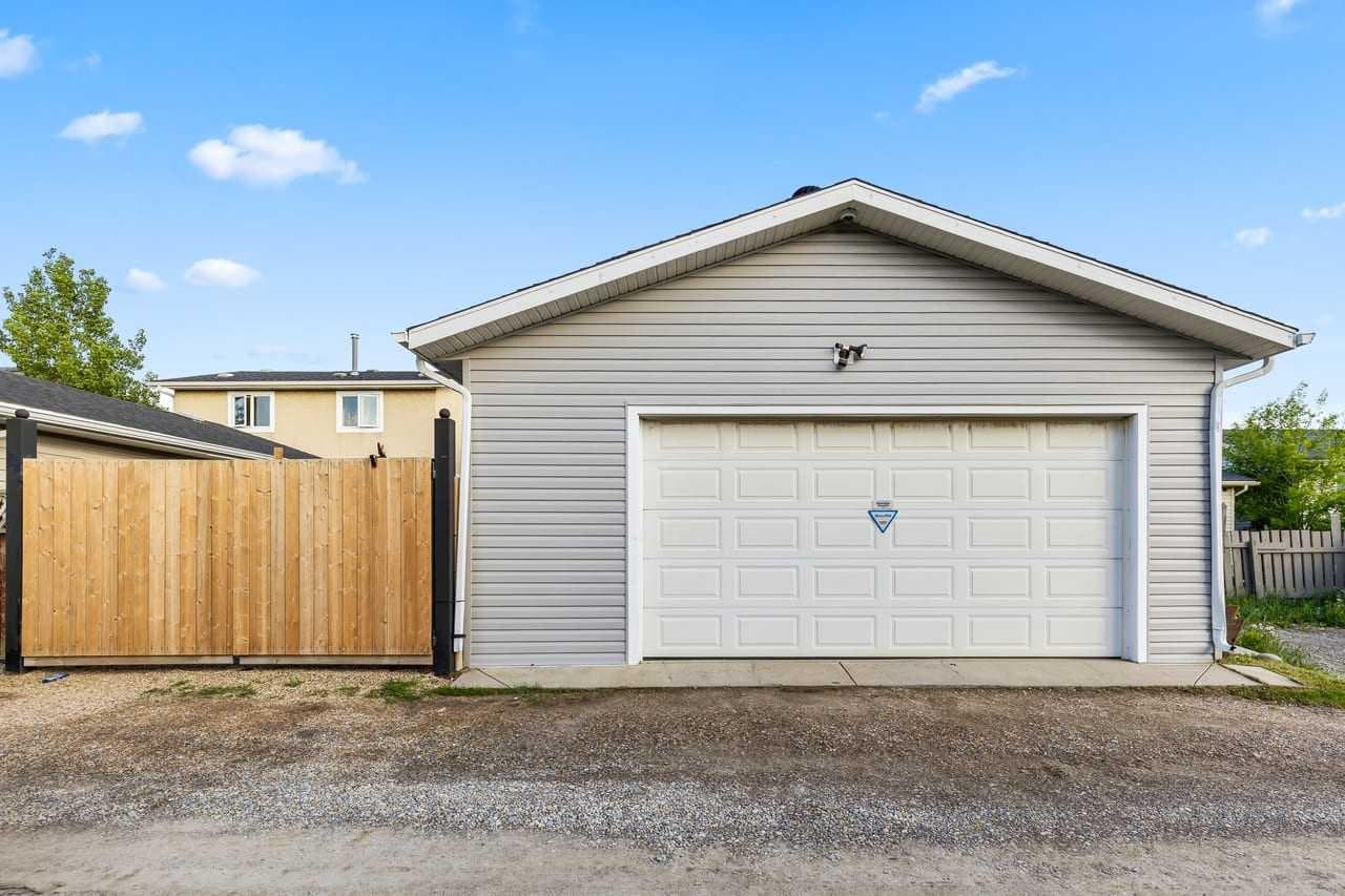 216 Castleridge Drive NE — photo 4