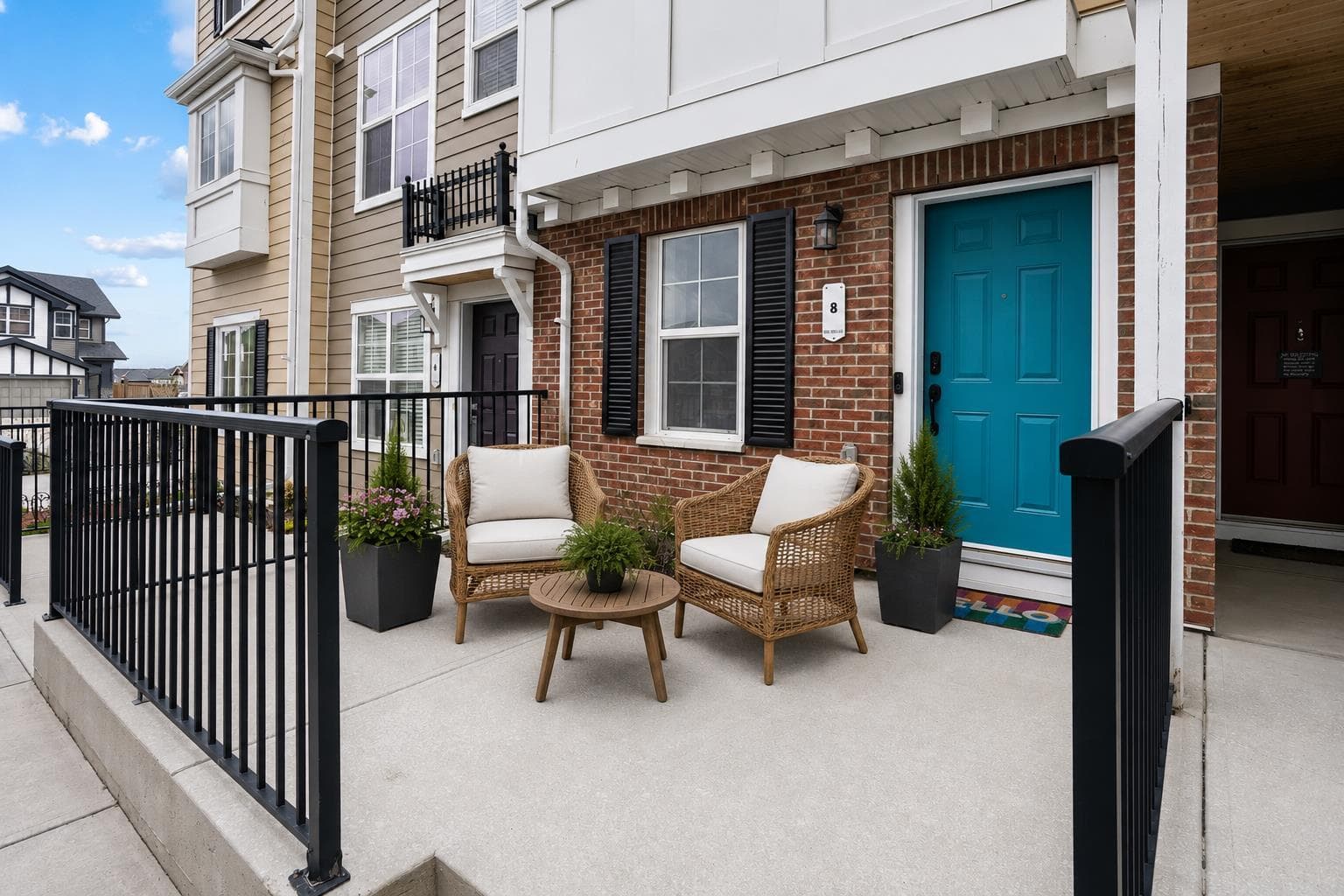 8 Sherwood Row NW — photo 1