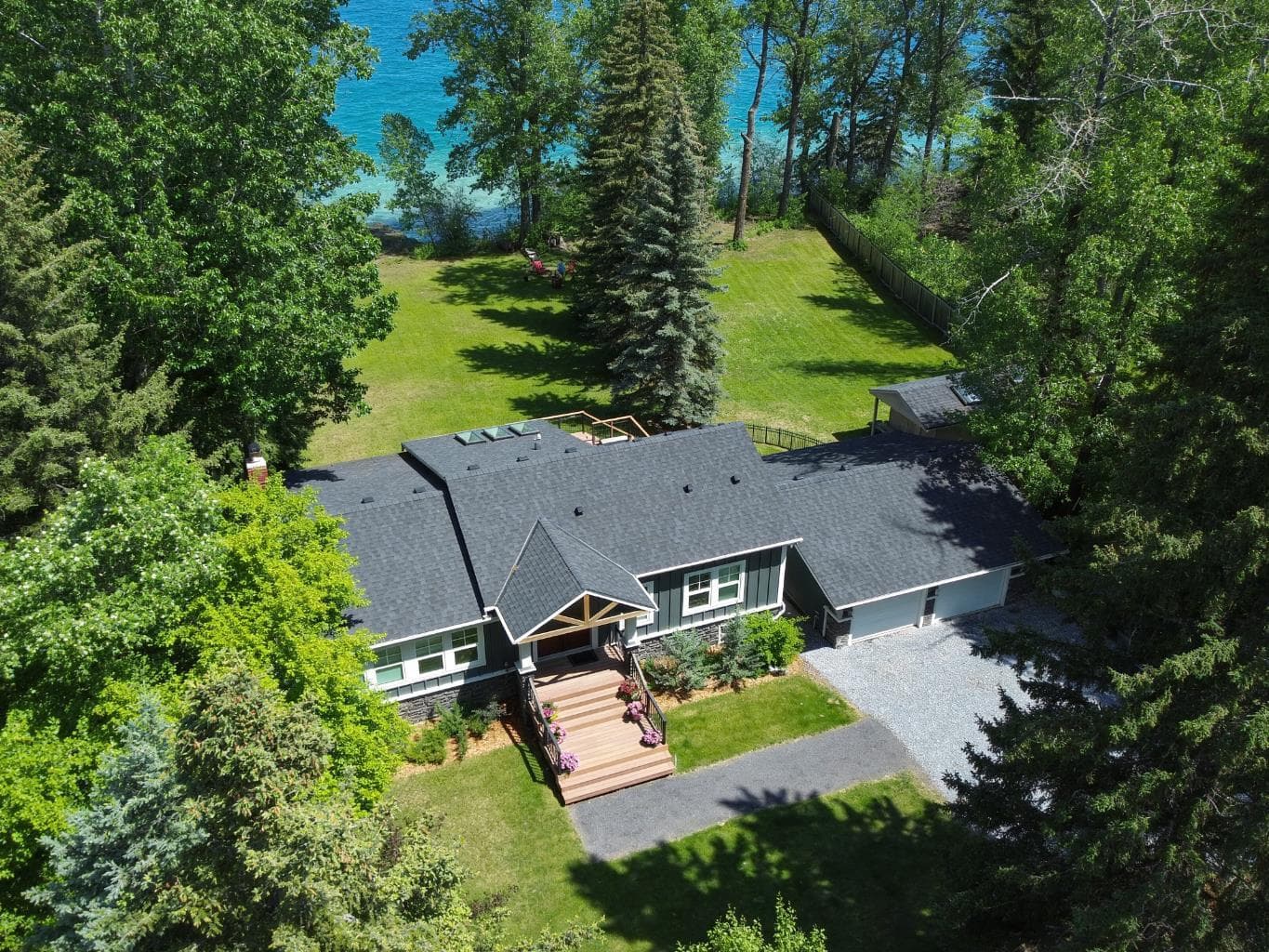 7136 Bow Crescent NW — photo 1