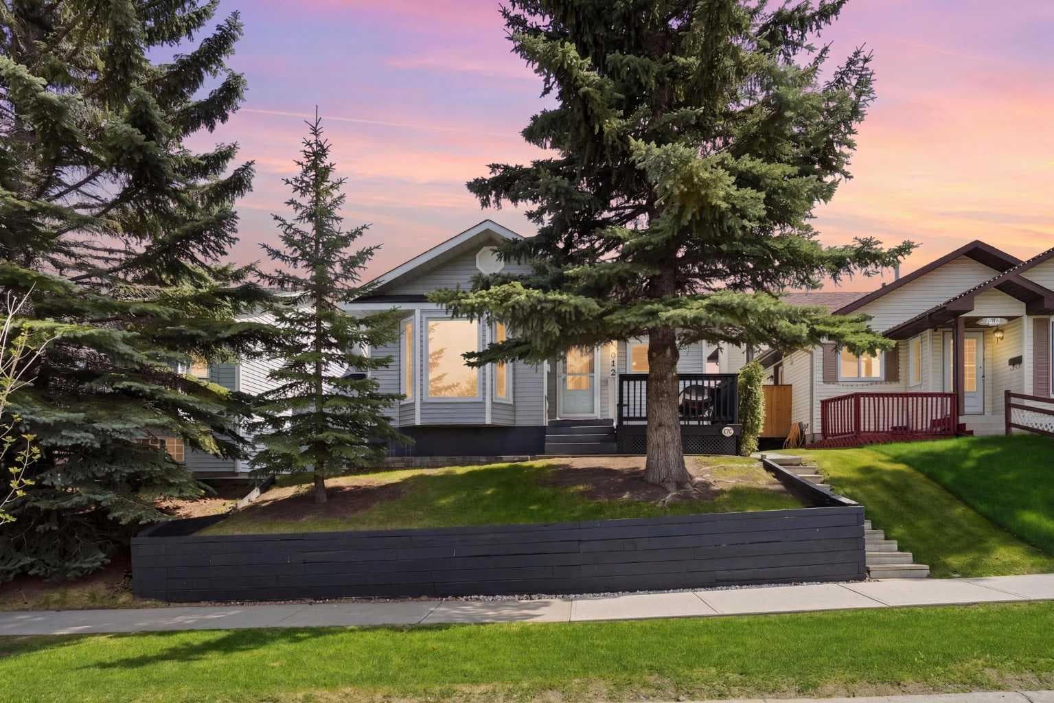 Detached in MacEwan Glen