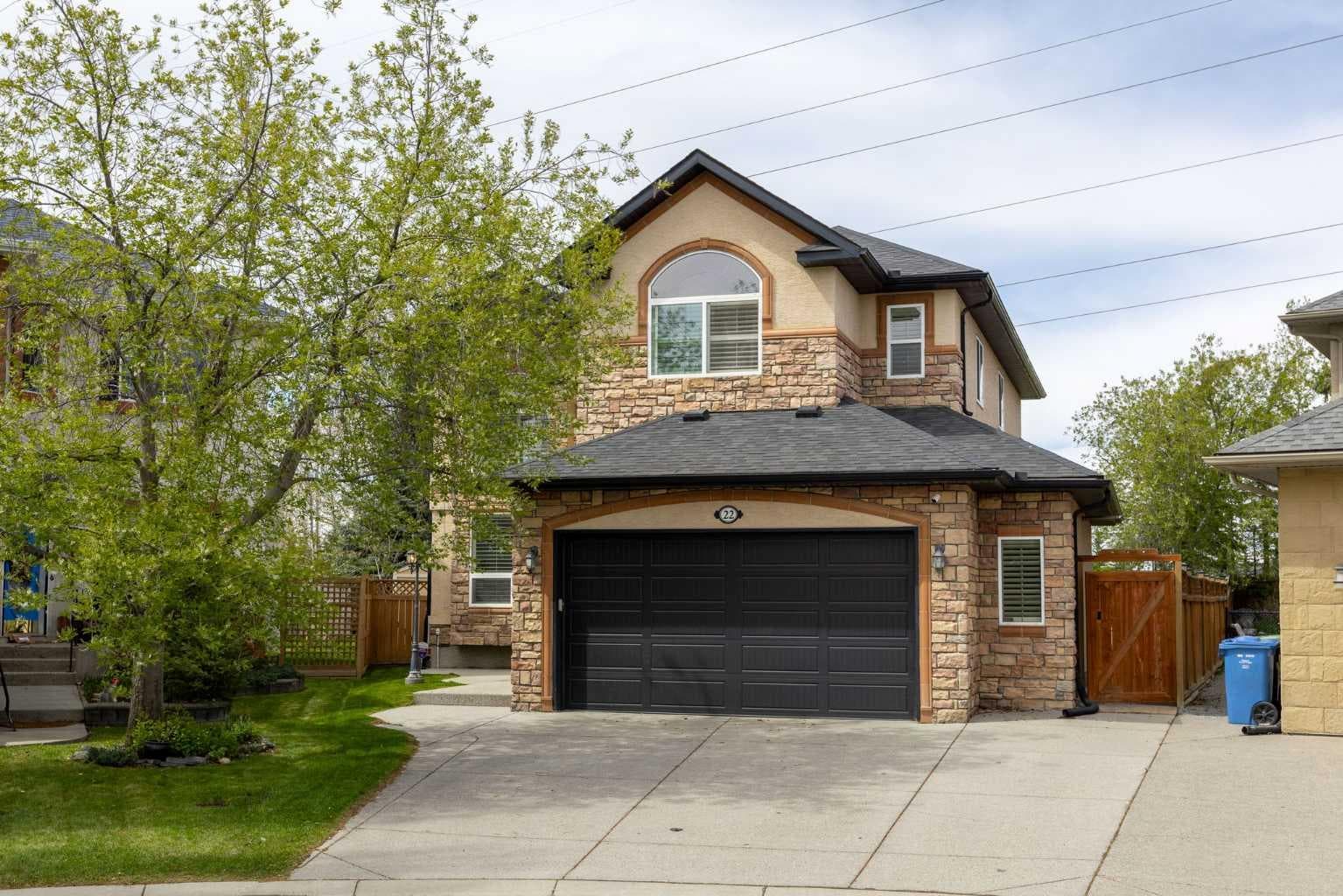 22 Strathridge Court SW — photo 1